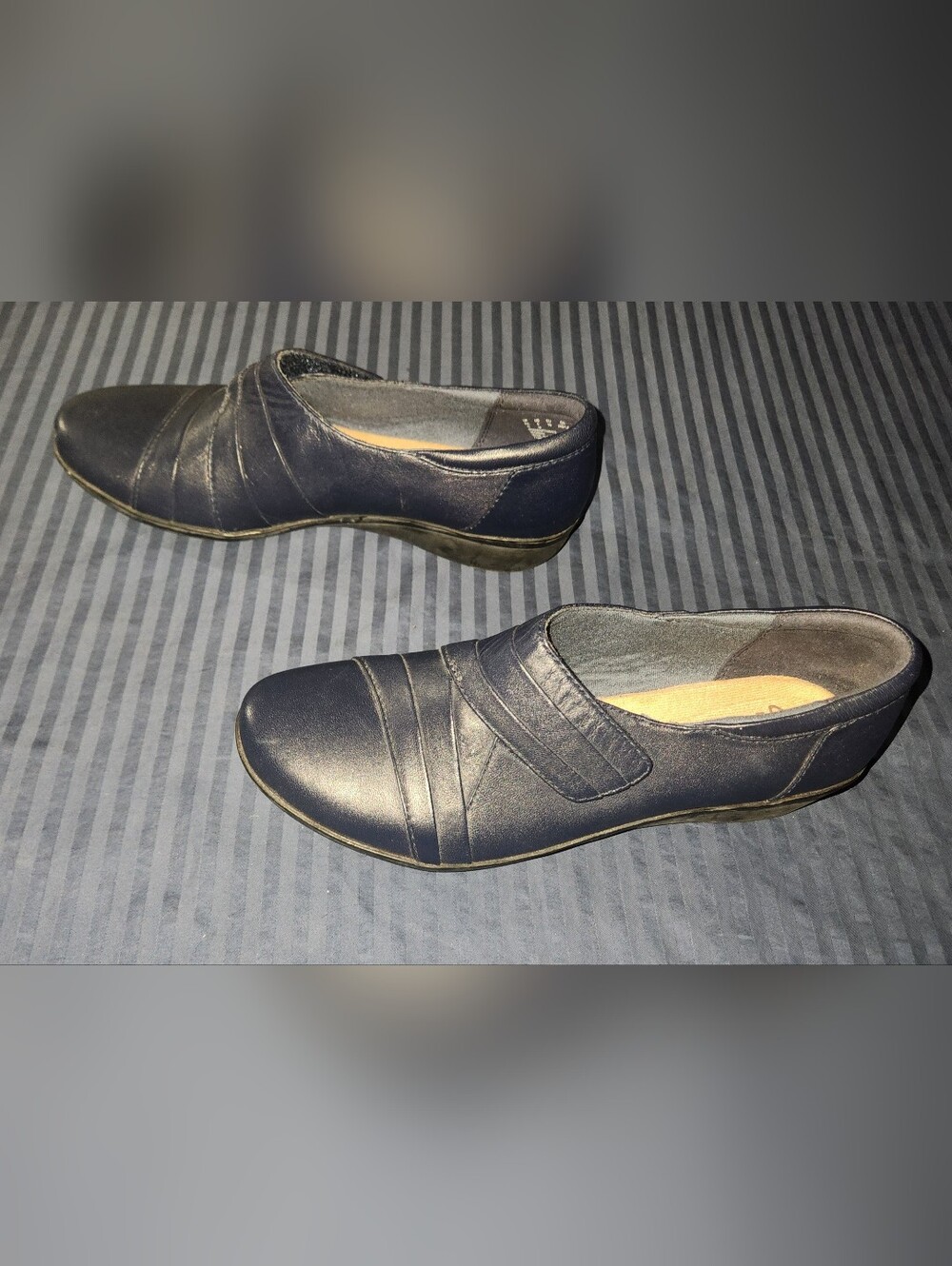 Clarks Navy Blue Leather Slip-On Loafers Size 8